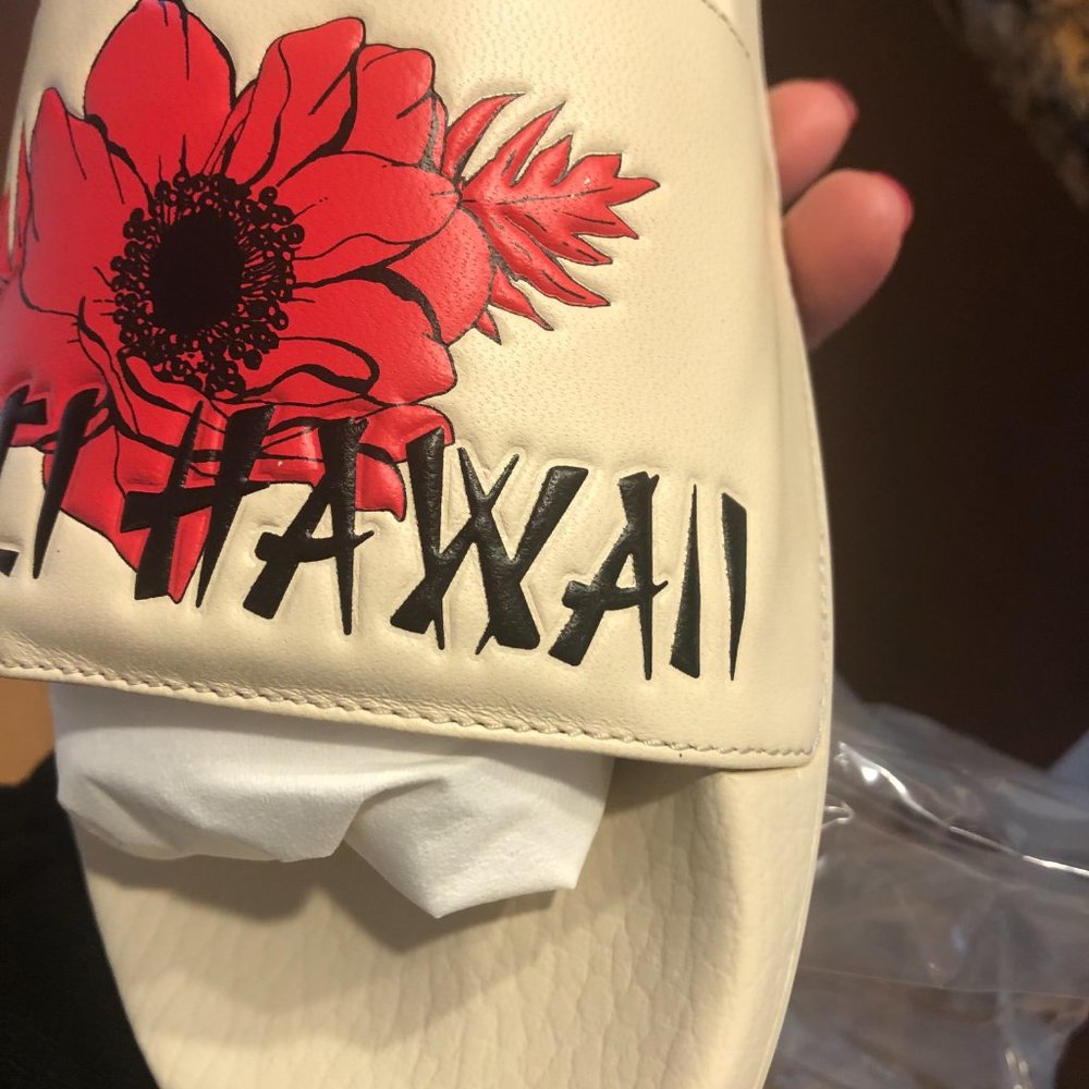 Gucci Hawaii Slides in White NEW IN BOX - Picture 5 of 6